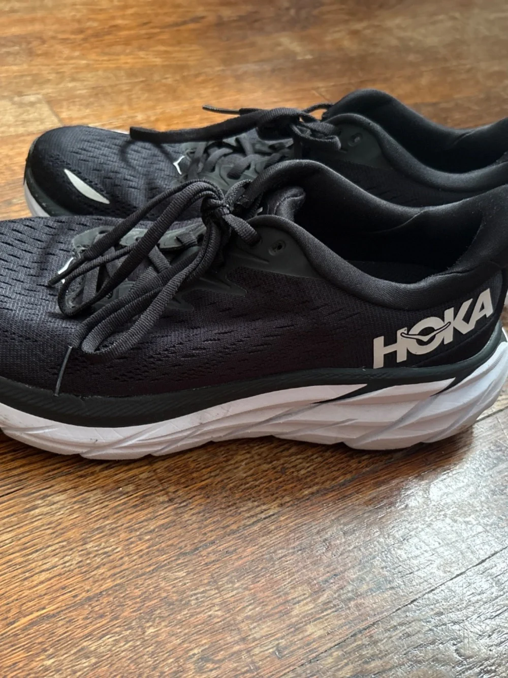 Hokas Clifton 8